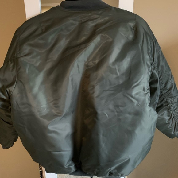 Mens Olive green puffer coat - Picture 6 of 9